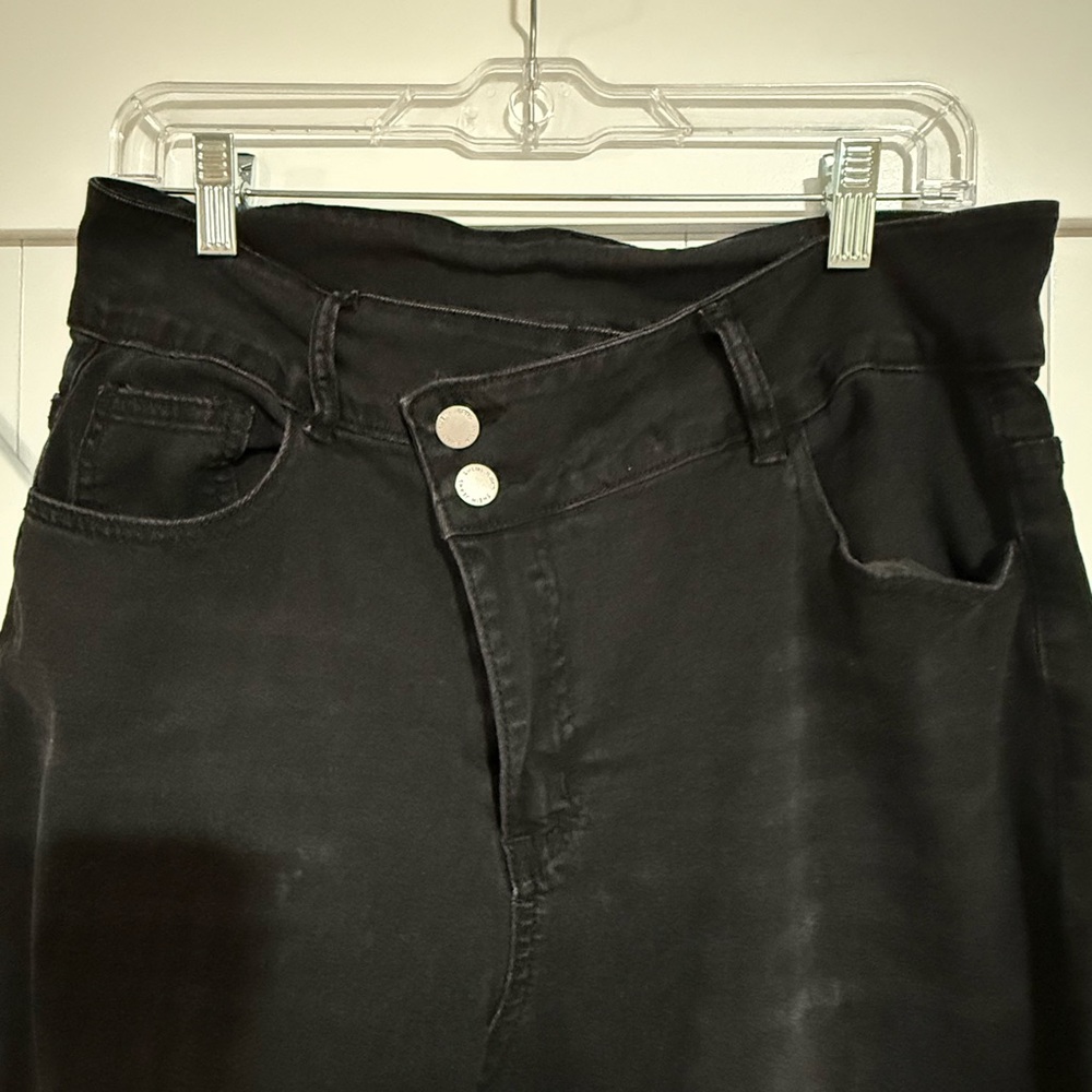 SHEIN Black High Rise Jeans Sleek Style